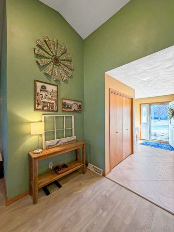 1150 S Greenfield Drive 1150, Freeport, IL 61032