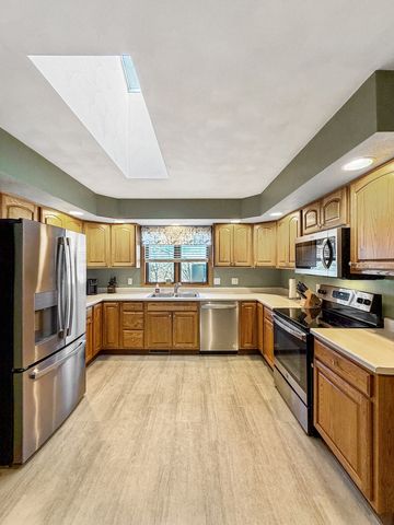 1150 S Greenfield Drive 1150, Freeport, IL 61032