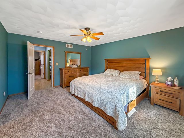 1150 S Greenfield Drive 1150, Freeport, IL 61032