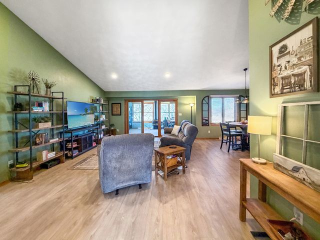 1150 S Greenfield Drive 1150, Freeport, IL 61032