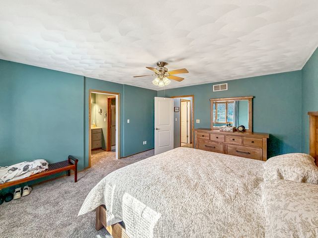 1150 S Greenfield Drive 1150, Freeport, IL 61032