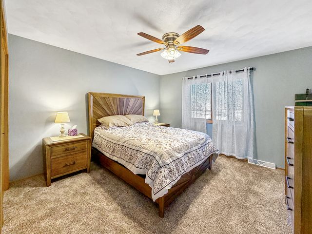 1150 S Greenfield Drive 1150, Freeport, IL 61032