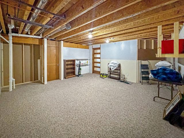 1150 S Greenfield Drive 1150, Freeport, IL 61032