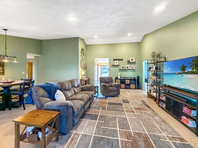 1150 S Greenfield Drive 1150, Freeport, IL 61032