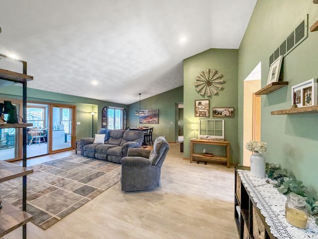 1150 S Greenfield Drive 1150, Freeport, IL 61032