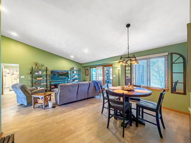 1150 S Greenfield Drive 1150, Freeport, IL 61032