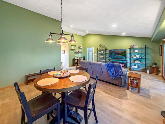 1150 S Greenfield Drive 1150, Freeport, IL 61032