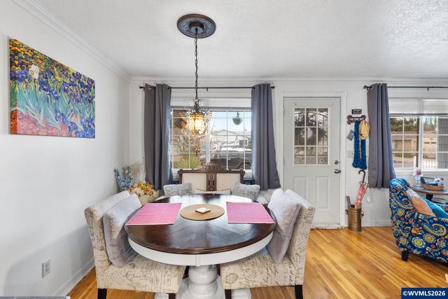 300 W Clackamas Cir, Woodburn, OR 97071