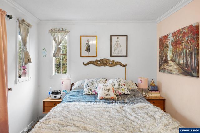 300 W Clackamas Cir, Woodburn, OR 97071