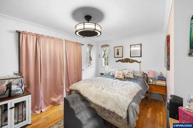 300 W Clackamas Cir, Woodburn, OR 97071