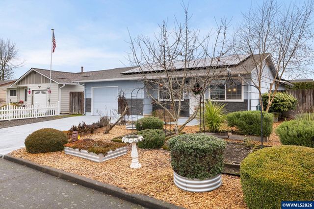 300 W Clackamas Cir, Woodburn, OR 97071