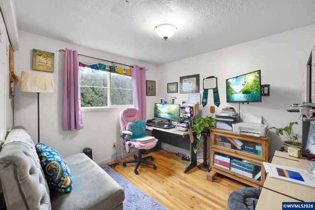 300 W Clackamas Cir, Woodburn, OR 97071