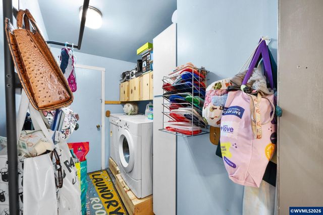 300 W Clackamas Cir, Woodburn, OR 97071