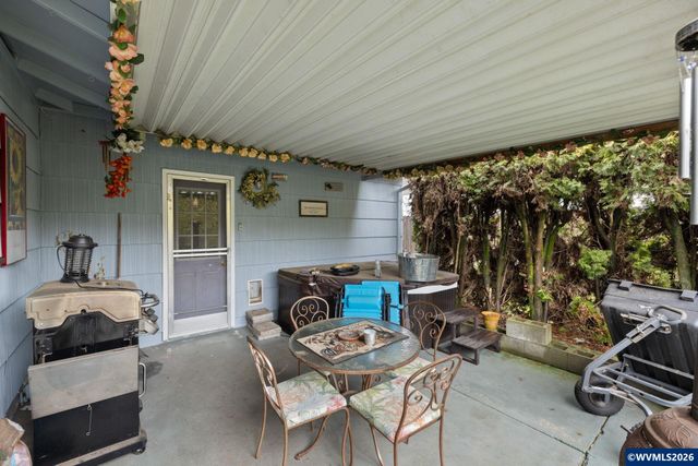 300 W Clackamas Cir, Woodburn, OR 97071