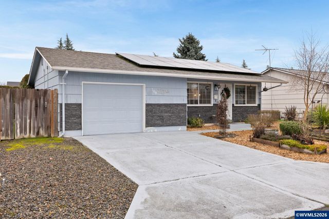 300 W Clackamas Cir, Woodburn, OR 97071