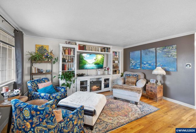 300 W Clackamas Cir, Woodburn, OR 97071