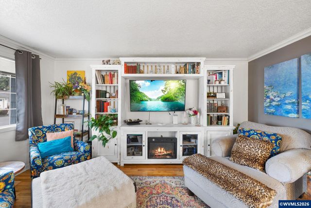 300 W Clackamas Cir, Woodburn, OR 97071