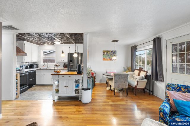 300 W Clackamas Cir, Woodburn, OR 97071