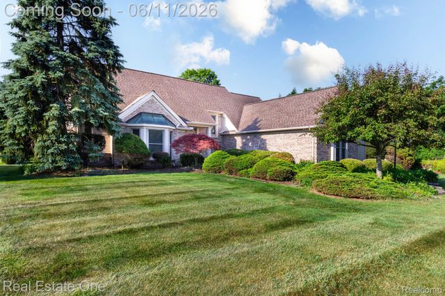 1459 Almond Drive, Troy, MI 48098
