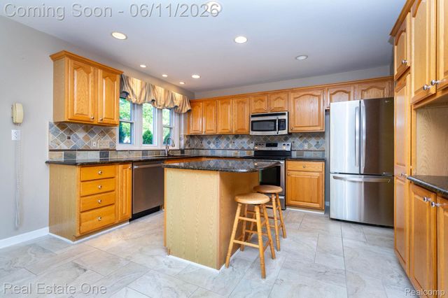 1459 Almond Drive, Troy, MI 48098