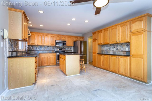 1459 Almond Drive, Troy, MI 48098