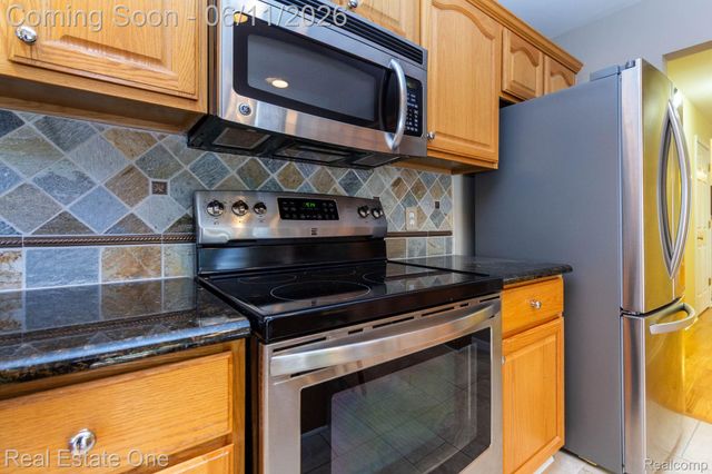 1459 Almond Drive, Troy, MI 48098