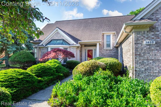 1459 Almond Drive, Troy, MI 48098