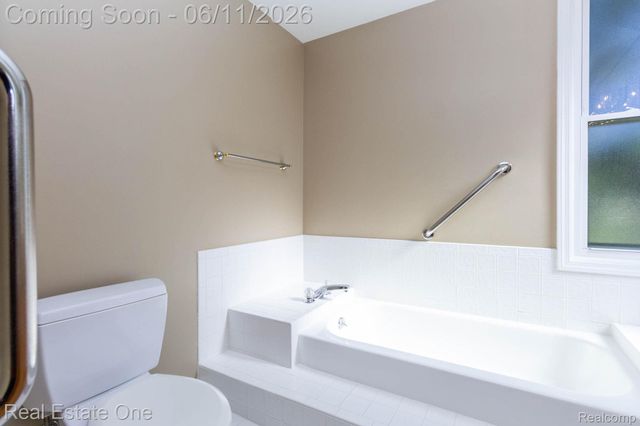 1459 Almond Drive, Troy, MI 48098