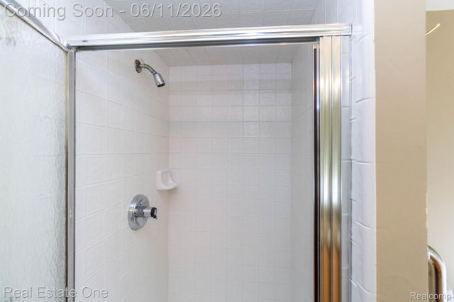1459 Almond Drive, Troy, MI 48098