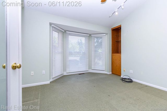 1459 Almond Drive, Troy, MI 48098