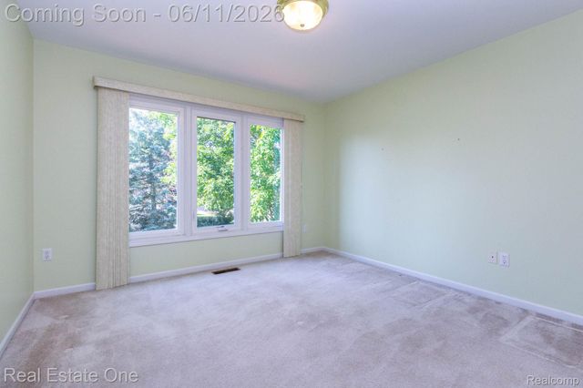 1459 Almond Drive, Troy, MI 48098