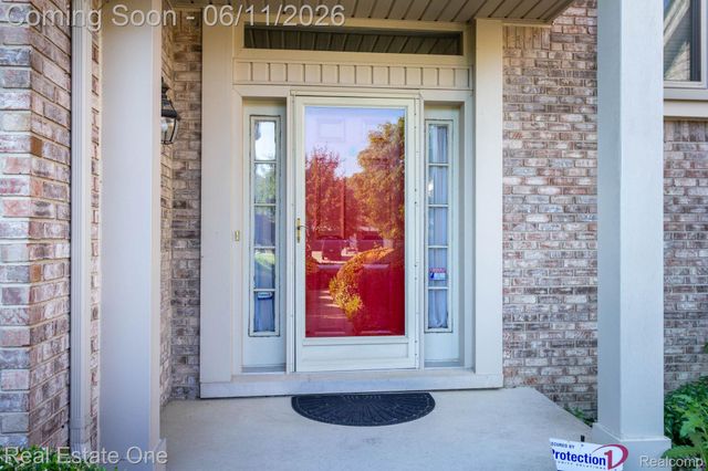 1459 Almond Drive, Troy, MI 48098