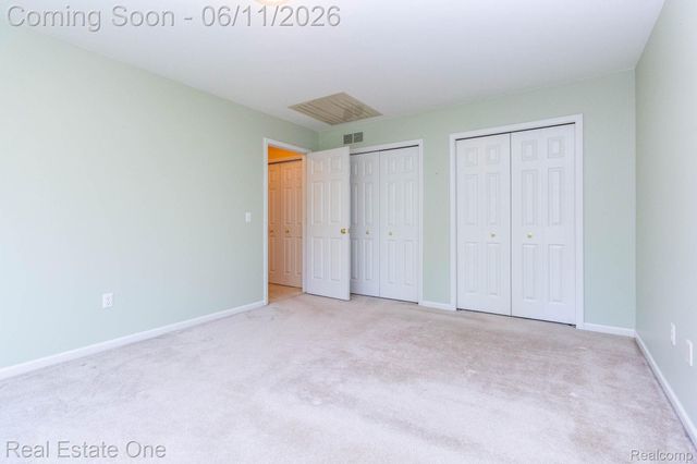 1459 Almond Drive, Troy, MI 48098