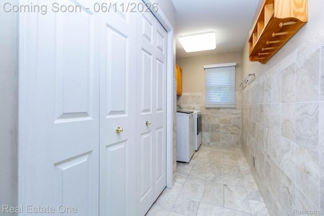 1459 Almond Drive, Troy, MI 48098