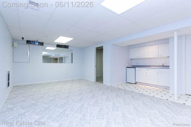 1459 Almond Drive, Troy, MI 48098