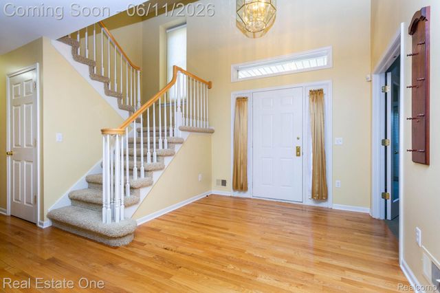 1459 Almond Drive, Troy, MI 48098