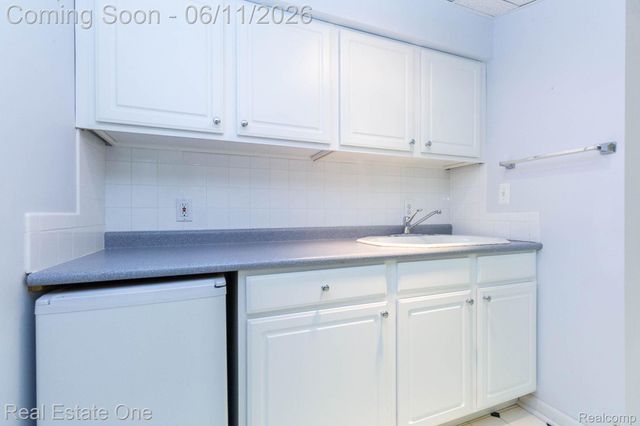 1459 Almond Drive, Troy, MI 48098