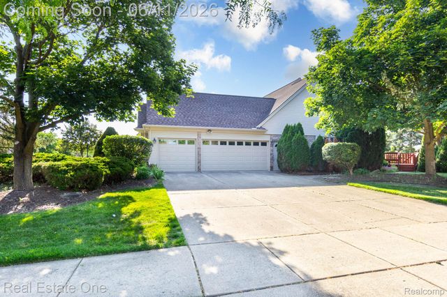 1459 Almond Drive, Troy, MI 48098