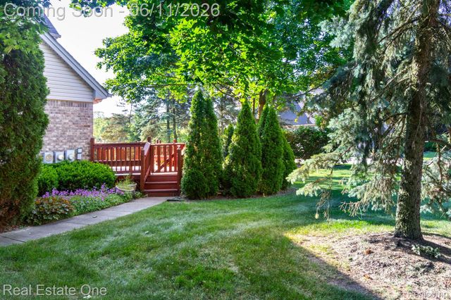 1459 Almond Drive, Troy, MI 48098
