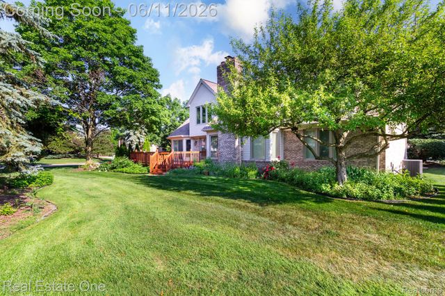 1459 Almond Drive, Troy, MI 48098