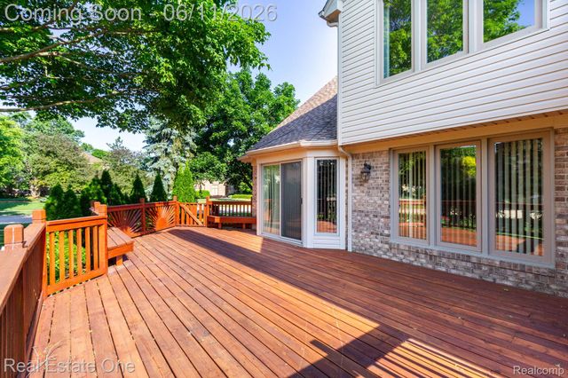 1459 Almond Drive, Troy, MI 48098