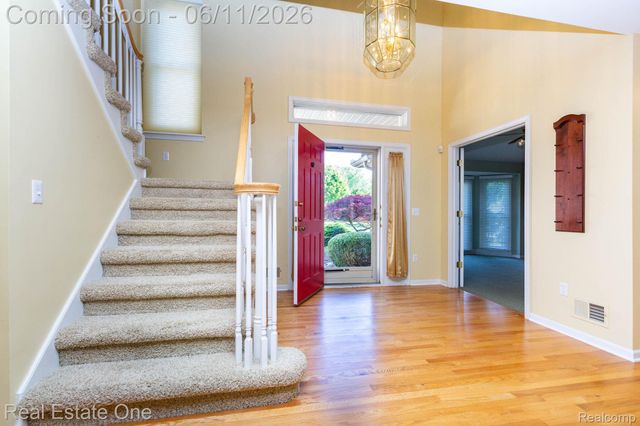 1459 Almond Drive, Troy, MI 48098