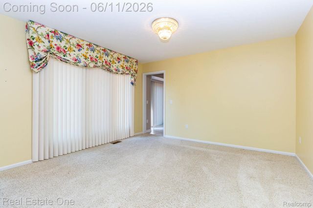 1459 Almond Drive, Troy, MI 48098