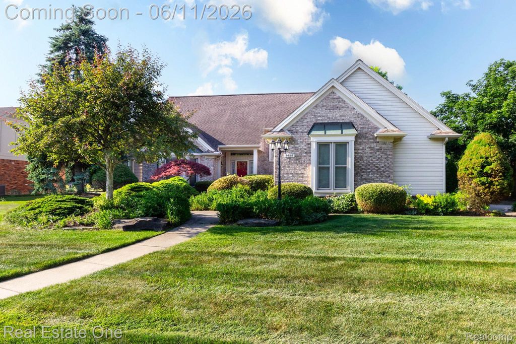 1459 Almond Drive, Troy, MI 48098