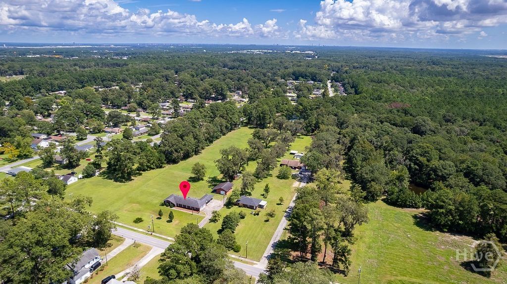 Image 4 of property listing at 1324 S Rogers Street, Pooler, GA 31322