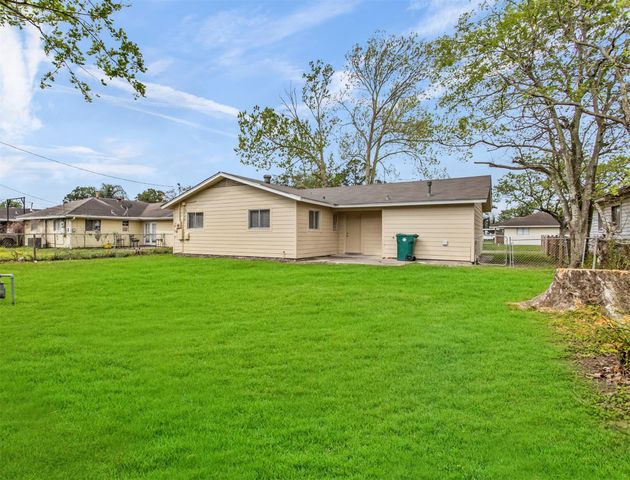 303 Brown Drive, Pasadena, TX 77506