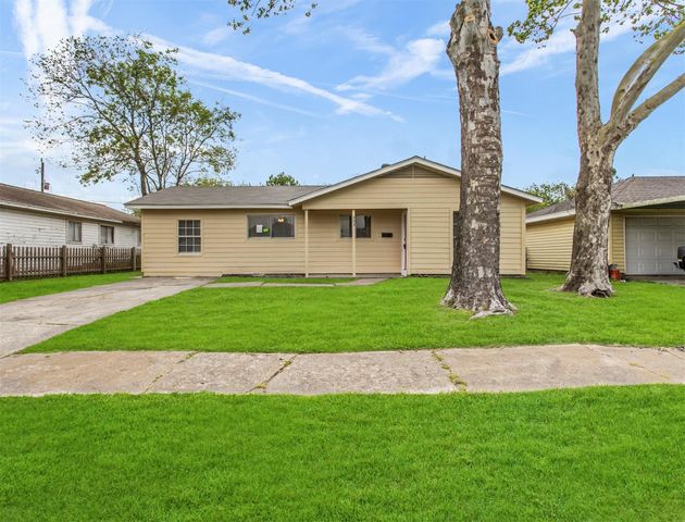 303 Brown Drive, Pasadena, TX 77506