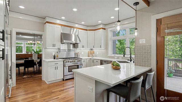 13730 Main Street, Bellevue, WA 98005