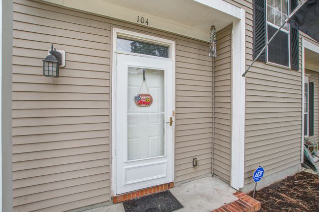 104 Seavington Court, Summerville, SC 29485