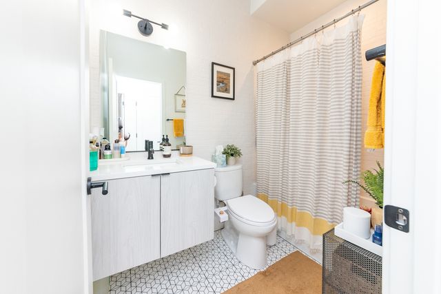 1336 W Bryn Mawr Avenue 3F, Chicago, IL 60660